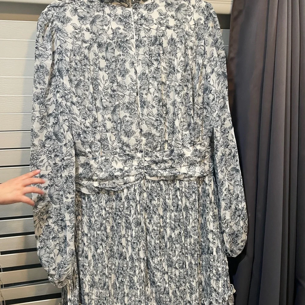 Brynley Dress blue floral ivy city co size Large - Picture 2 of 6